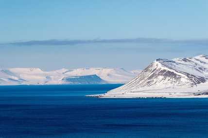 SJLYR Longyearbyen Glacier Hal Tearse.jpg