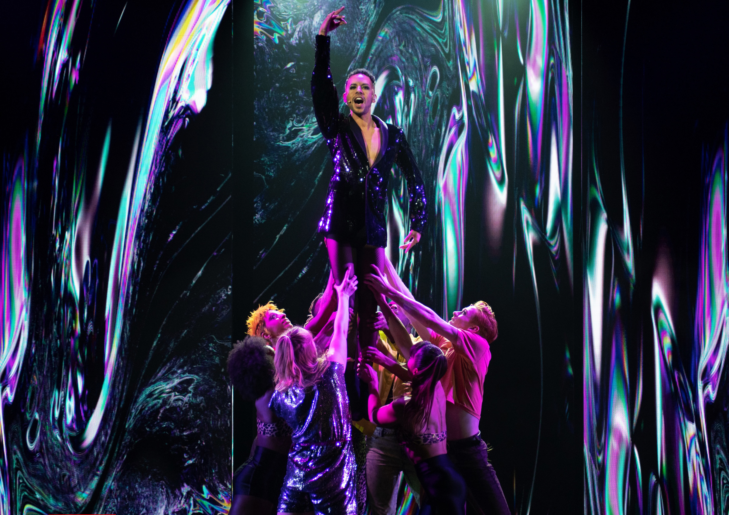 Welcome to Scarlet Night - Enjoy pop-up circus acts, interactive games, karaoke, myth-telling, and live music, all paying tribute to a love that washed the world scarlet!