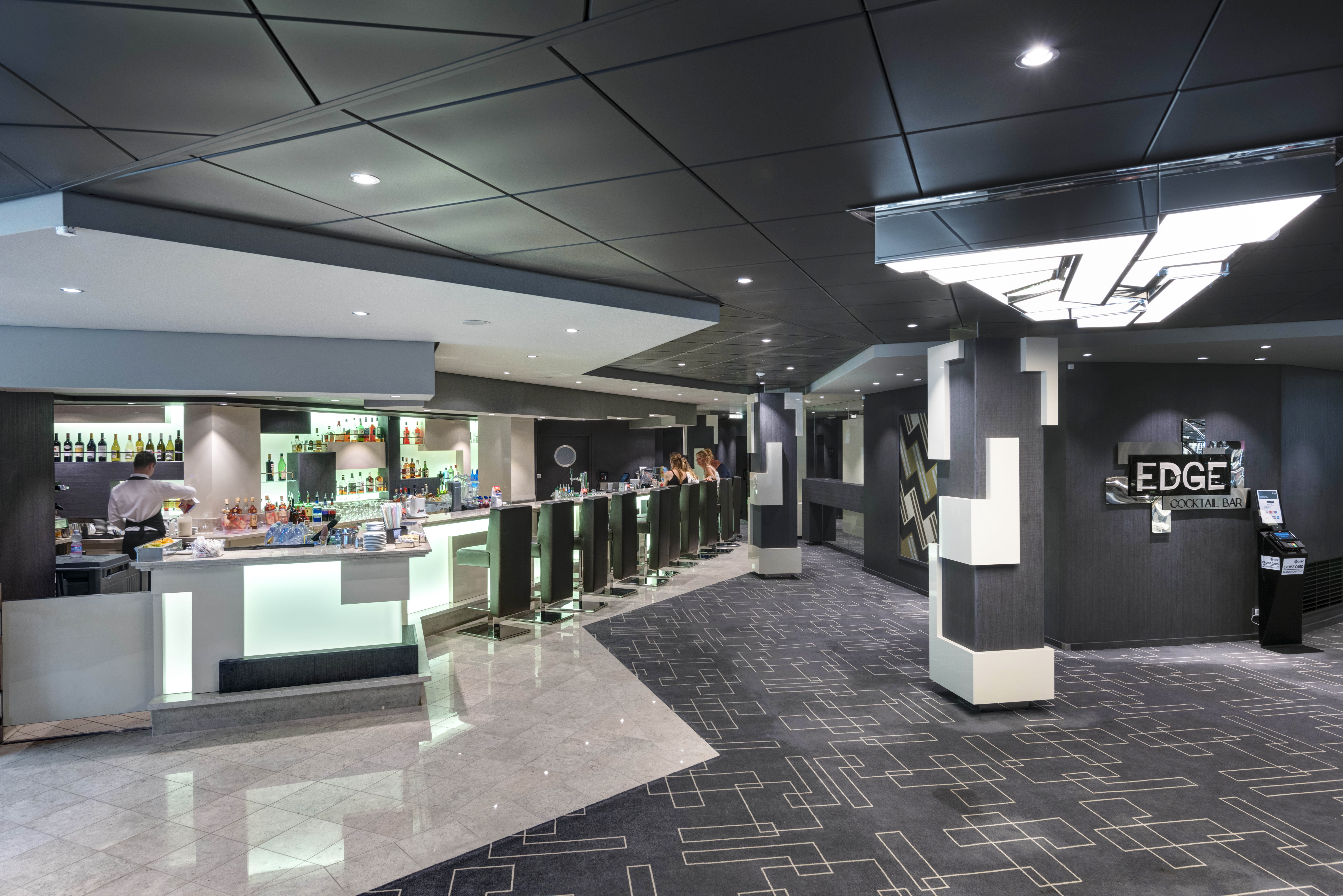 Edge Cocktail Bar